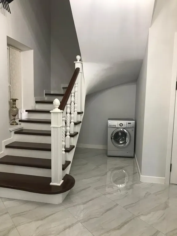 У берега моря новая уютная дача