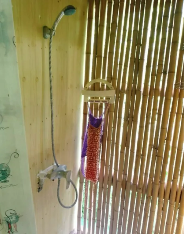 Комната у моря с видом на сад