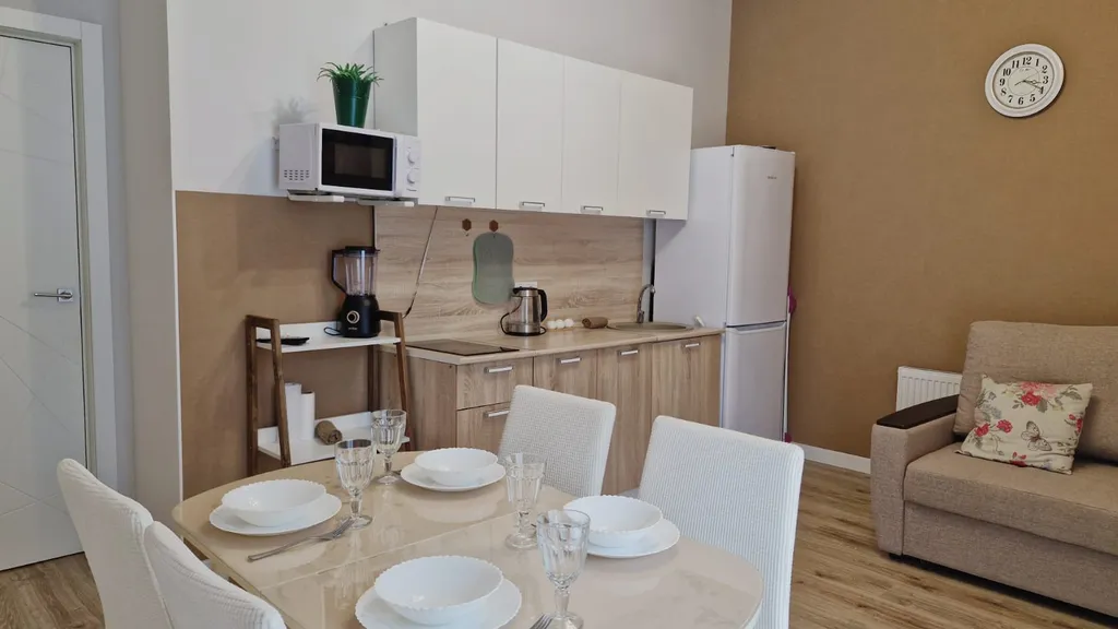 Квартира Уютная евро однушка с видом на бассейн — Варваровка