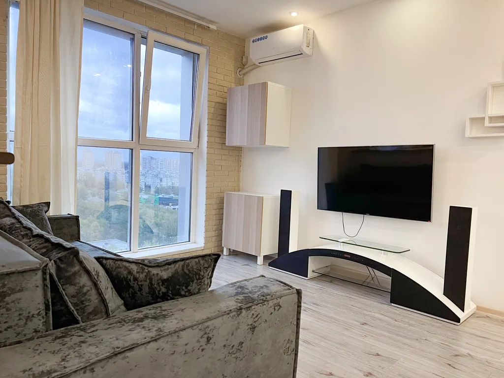 Дизайнерская квартира с панорамными окнами и кондиционером ЖК Акварели