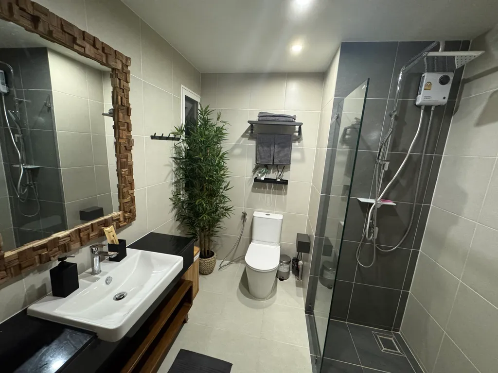 SvoyLux солнечный остров в океане