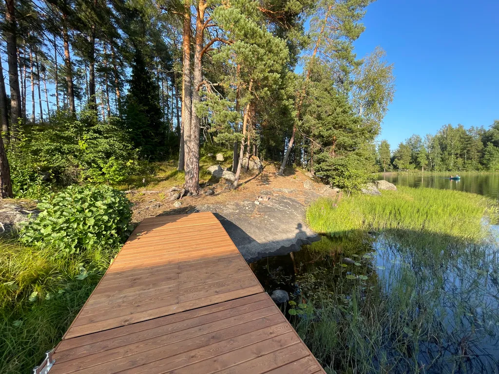 Дом на воде, хаусбот в Карелии