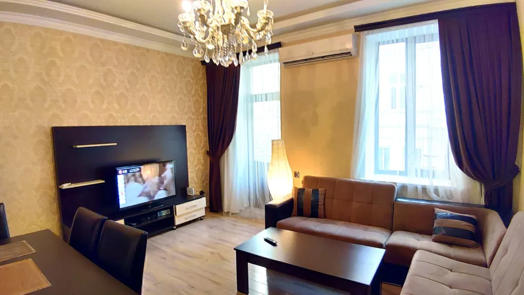 2-комнатная квартира рядом старом городе — аренда посуточно в Баку