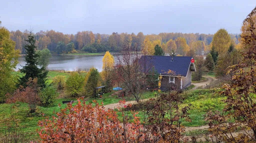Дом с сауной на берегу реки