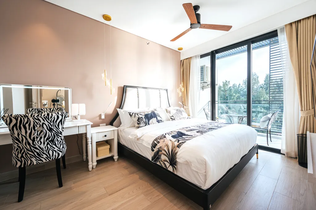 Просторные апартаменты в лагуне на Бангтао с видом на озеро и море