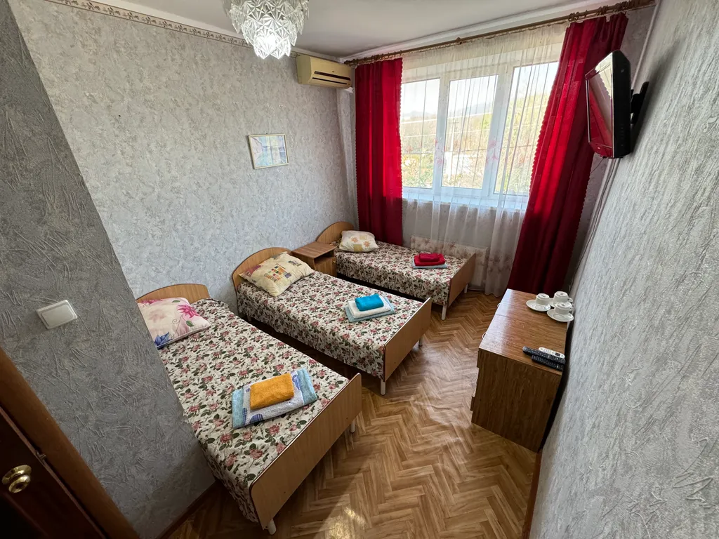 Квартира Квартира Трёхместный стандарт с раздельными кроватями на 2 этаже — Геленджик