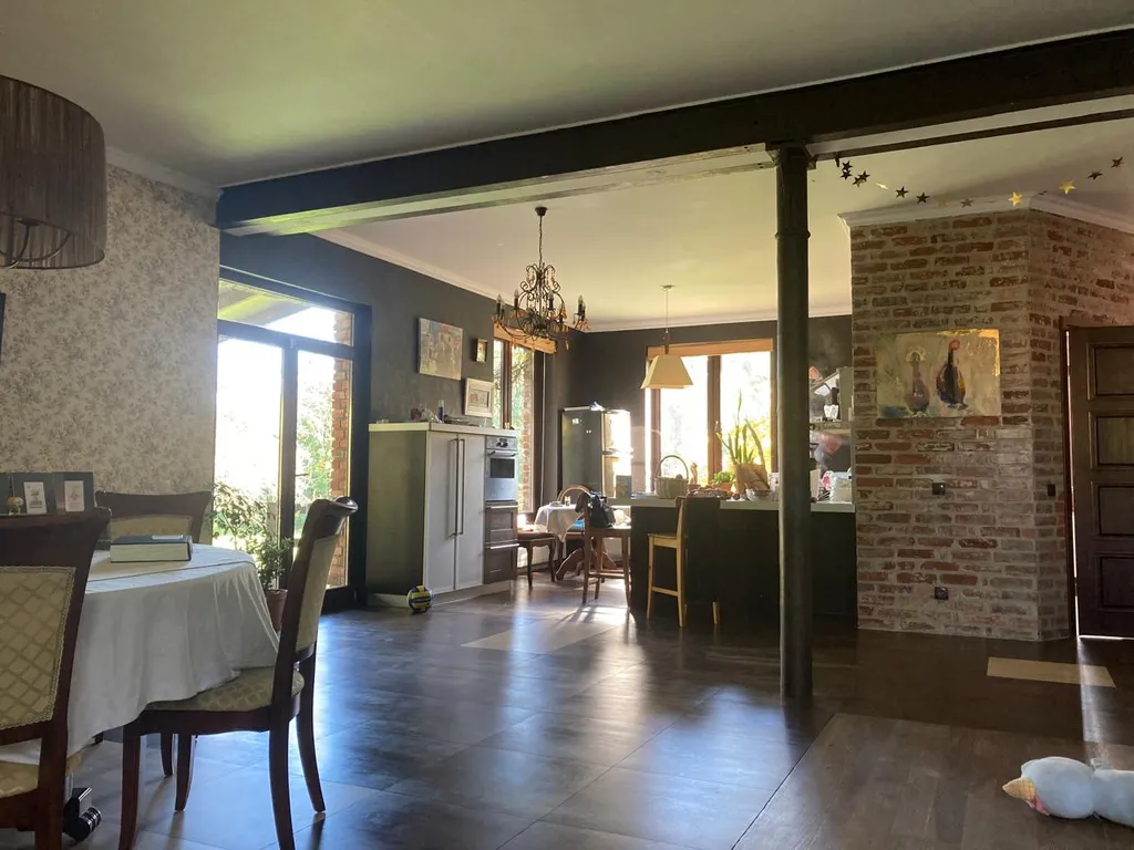 Дом с пляжем у моря