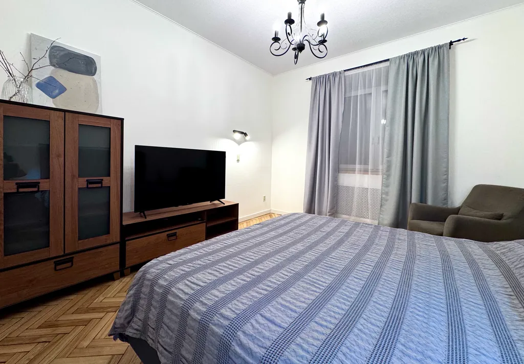 Центр, 3 комнаты, отличный ремонт! Удобные спальные места.