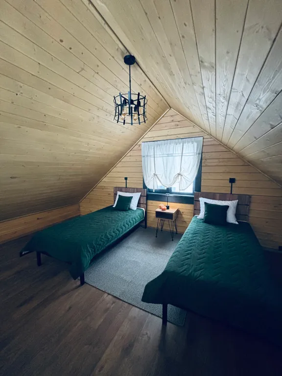 Уютный домик у леса с камином и панорамными окнами