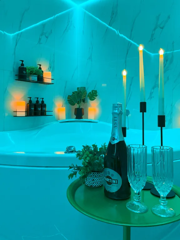 Студия с большой джакузи для двоих