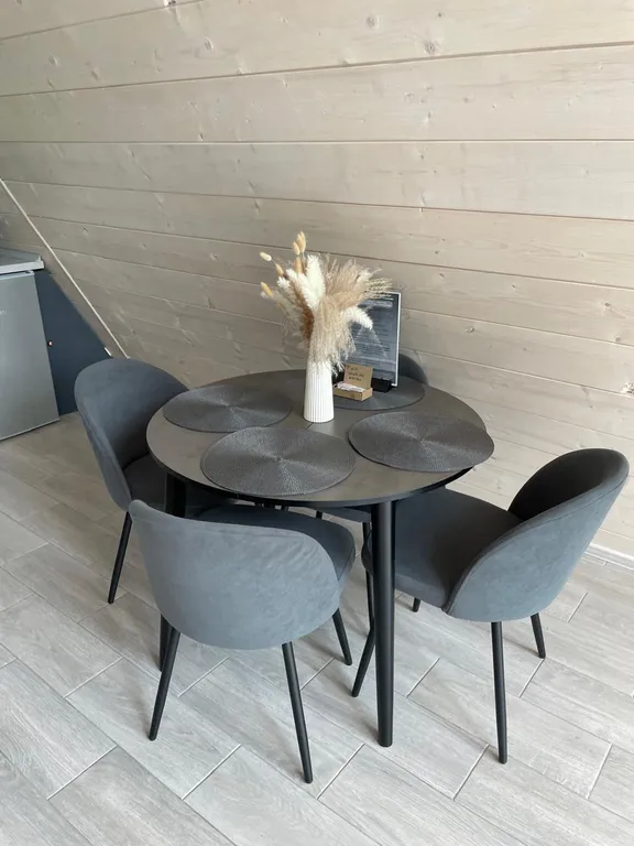 Домик в шалаше в деревне