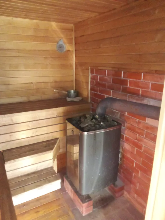 Уютный домик на берегу речки