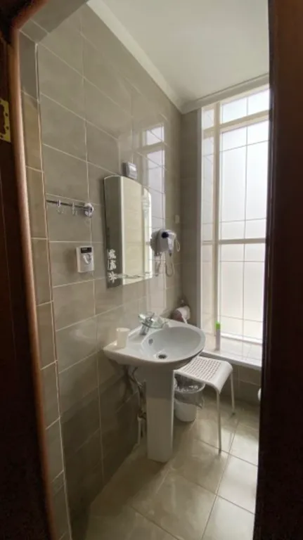 Улучшенный трехместный номер с 3 отдельными кроватями