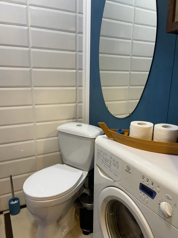 Двухкомнатная квартира с собственной террасой в неосоветском стиле