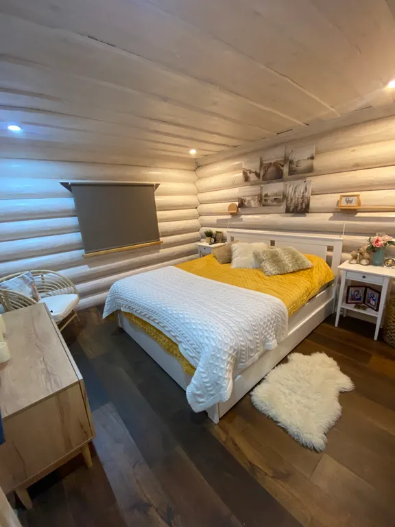 Сказочный дом в лесу