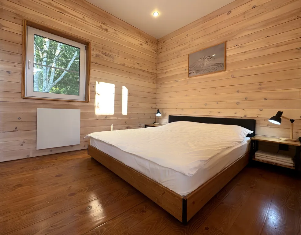 Шале с видом на бухту и вулкан