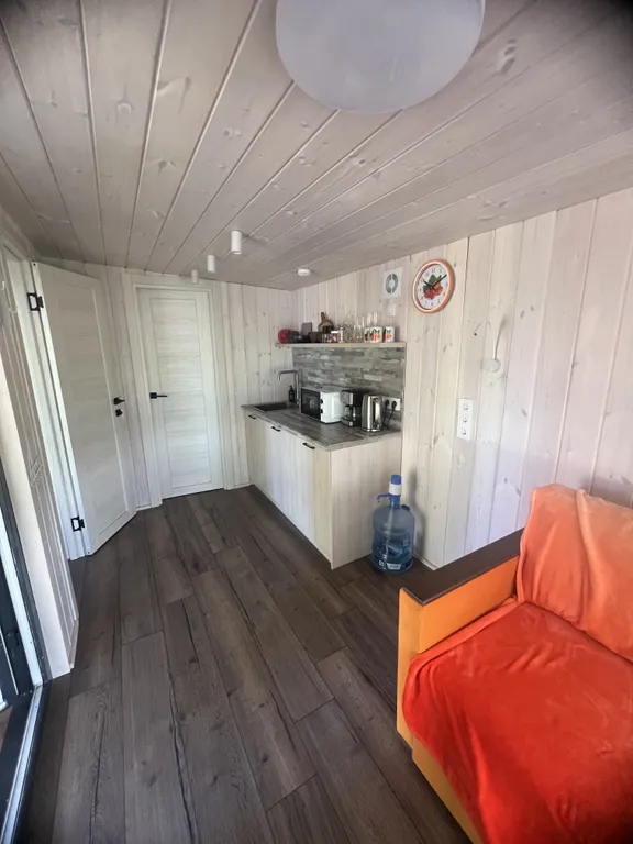 Уютный домик на берегу озера