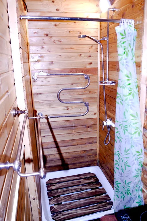 Частный дом на берегу реки Волги