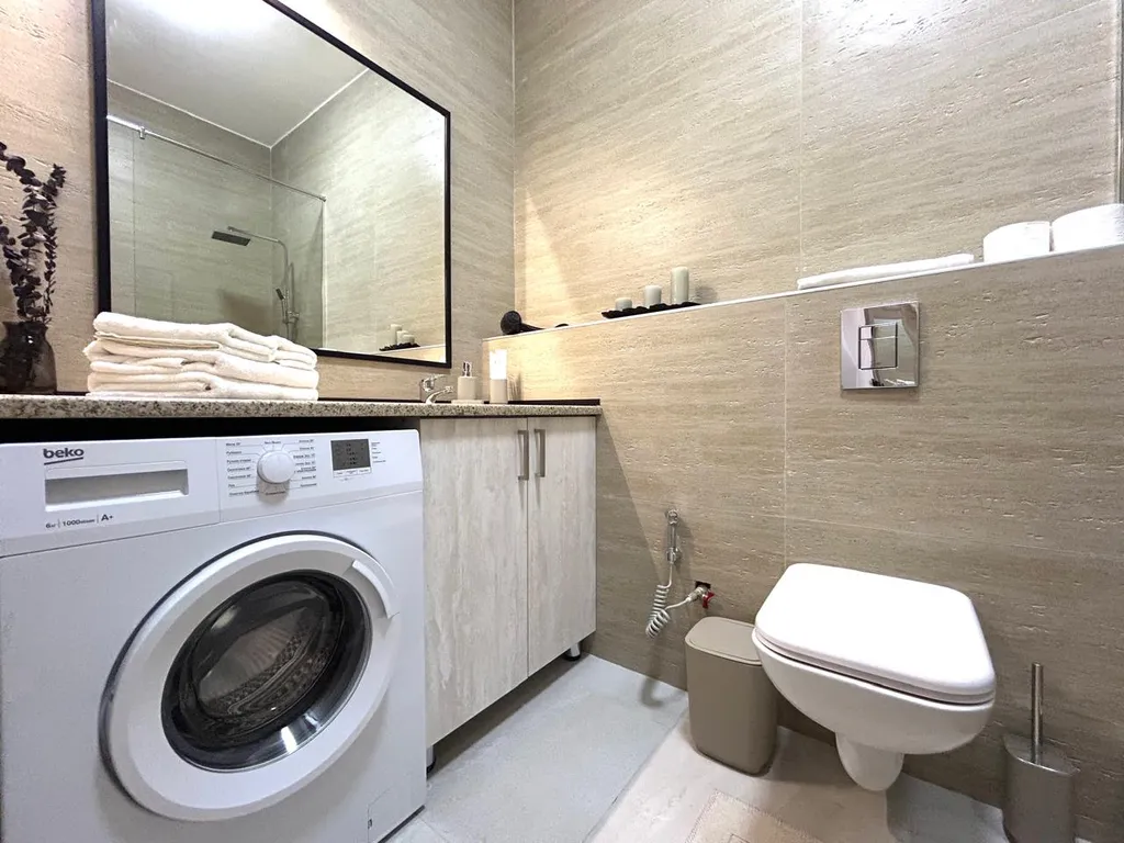 Атмосферная евродвушка, сияние в центре города