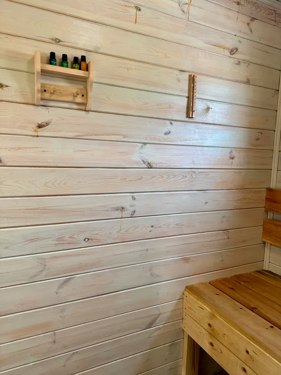 Уютный домик на берегу