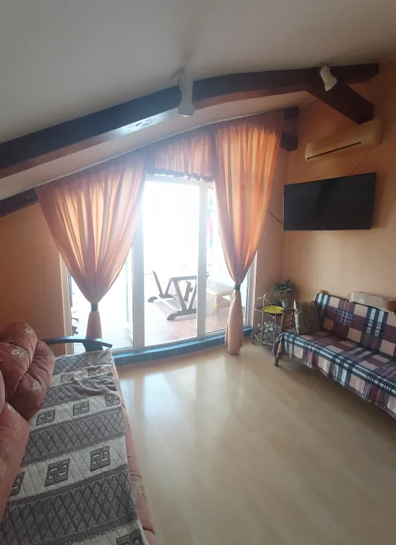 Уютная двухкомнатная квартира с видом на море