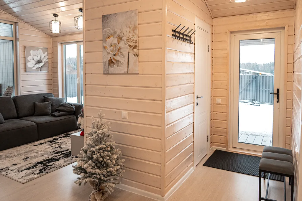 Новый стильный барнхаус с видом на лес