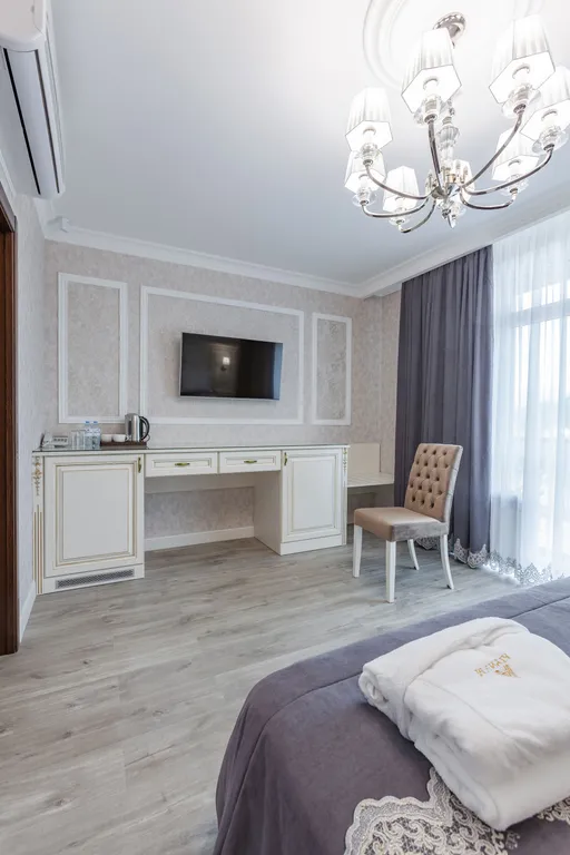 Стандарт Double с видом на бассейн и окрестности