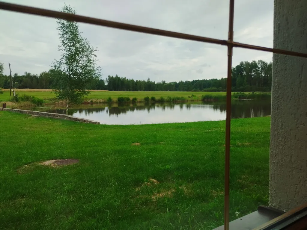 Дом с озером, река, лес