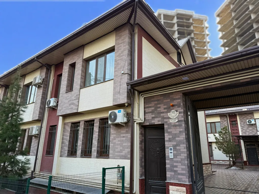 Коттедж Танхаус рядом со множеством ресторанов — аренда посуточно в Ташкент