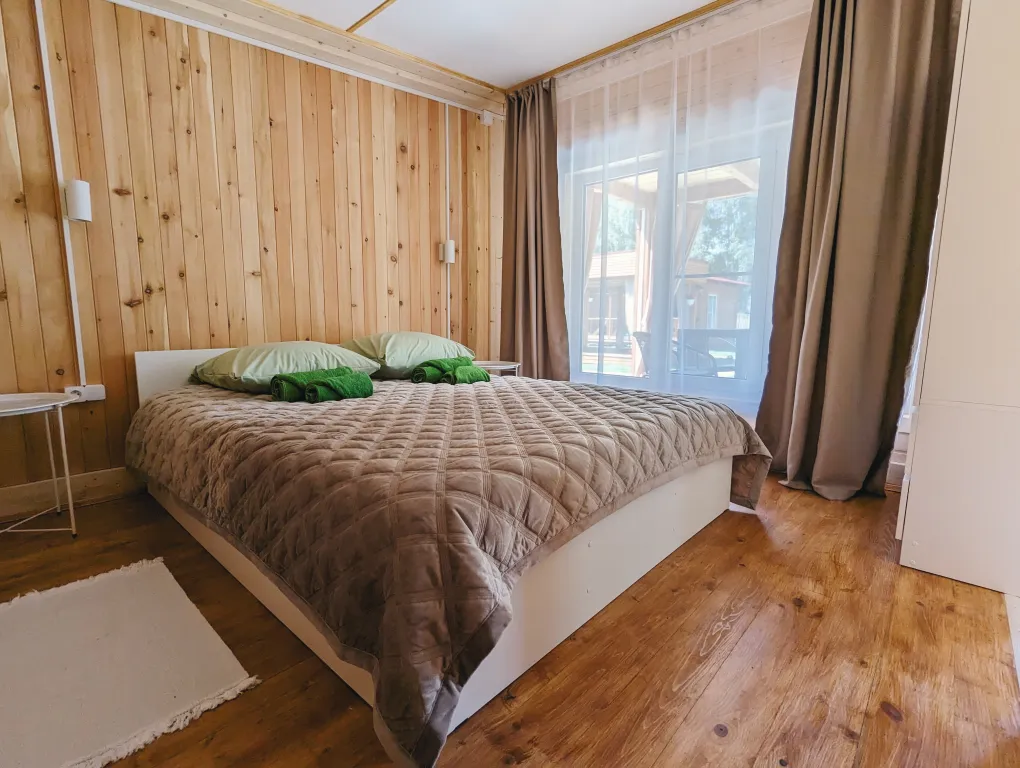 Уютный домик с панорамными окнами