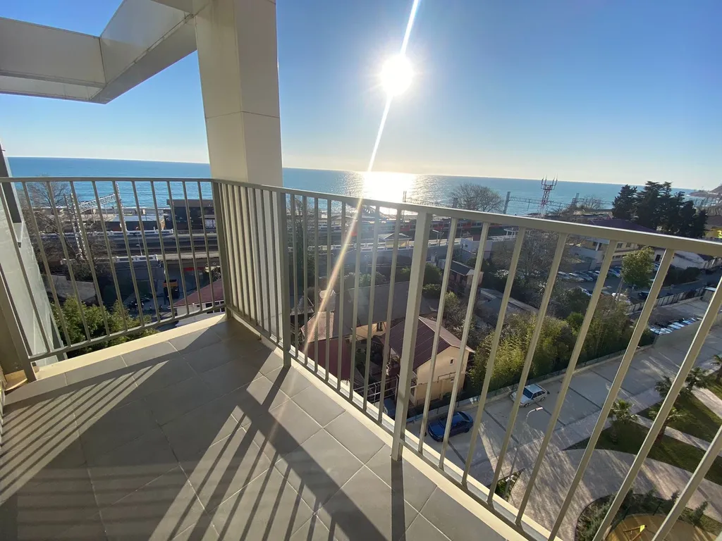 2-комнатная квартира с панорамными окнами у моря