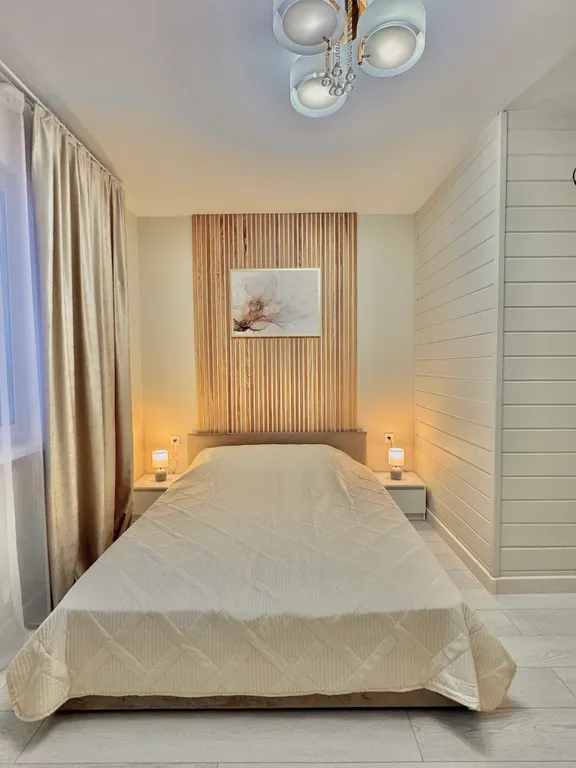 Коттедж недалеко от озера с двумя спальнями и сауной