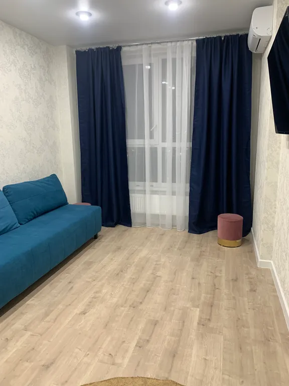 Светлая, уютная квартира с балконом в Бродвее