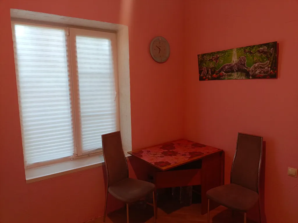 Большой дом с бассейном, просторным залом беседкой и детским домиком