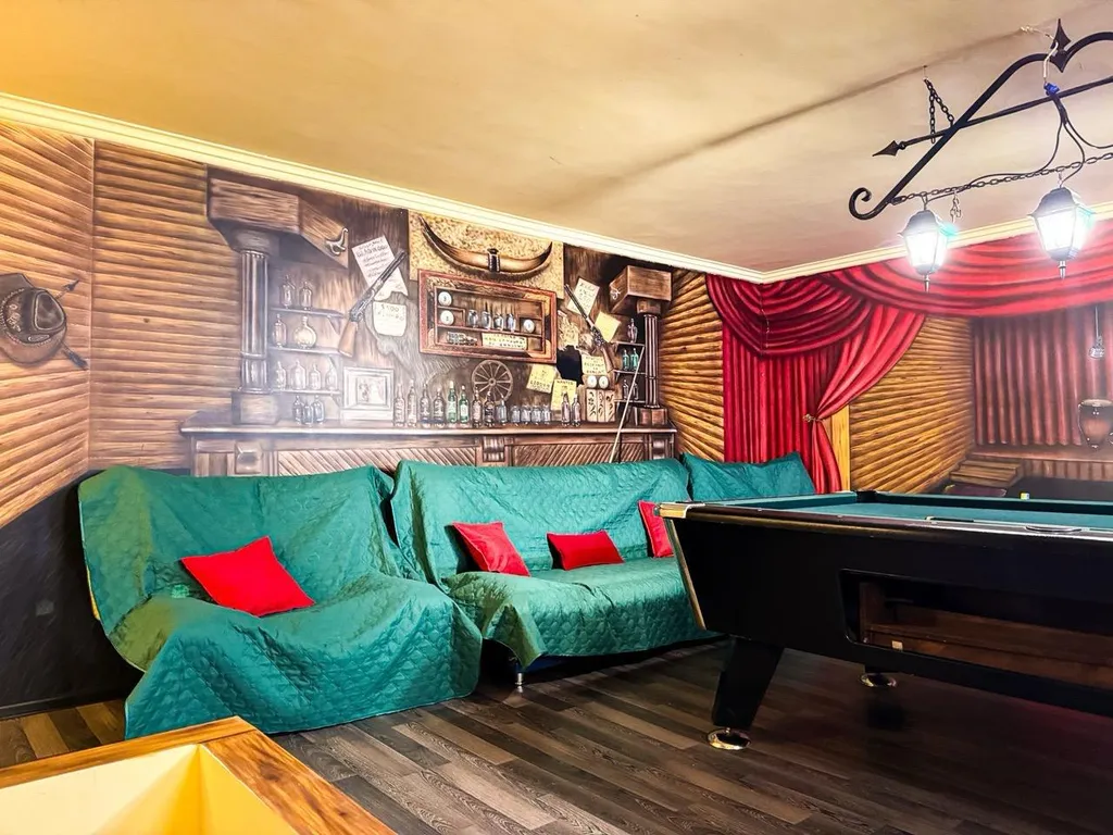 Двухуровневая квартира, бильярд в подарок