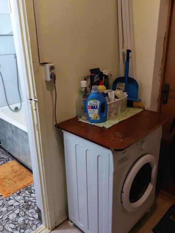 Студия с окном на море