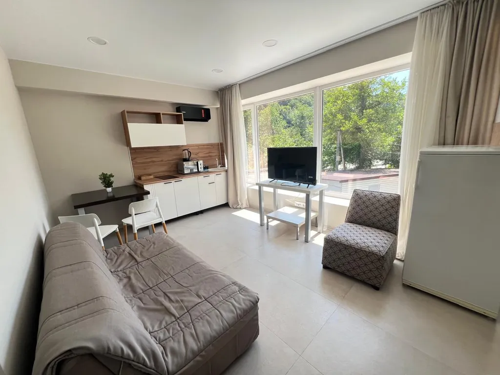 Квартира с бассейном на территории