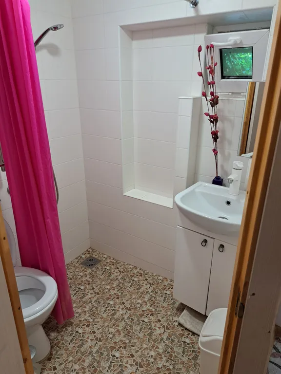 Коттедж Отдельный уютный домик с 2 комнатами и кухней — Солнечная Долина