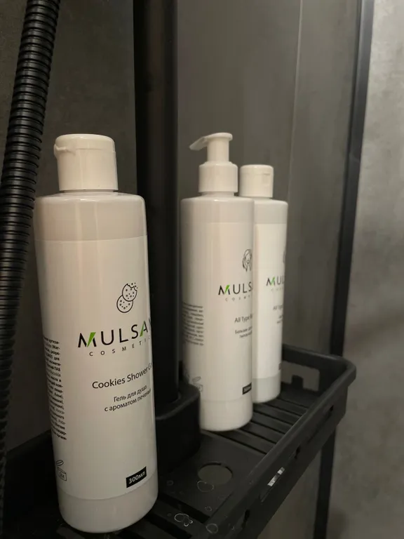 Уютный дом у ручья