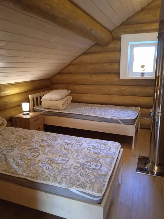 Дом у пруда