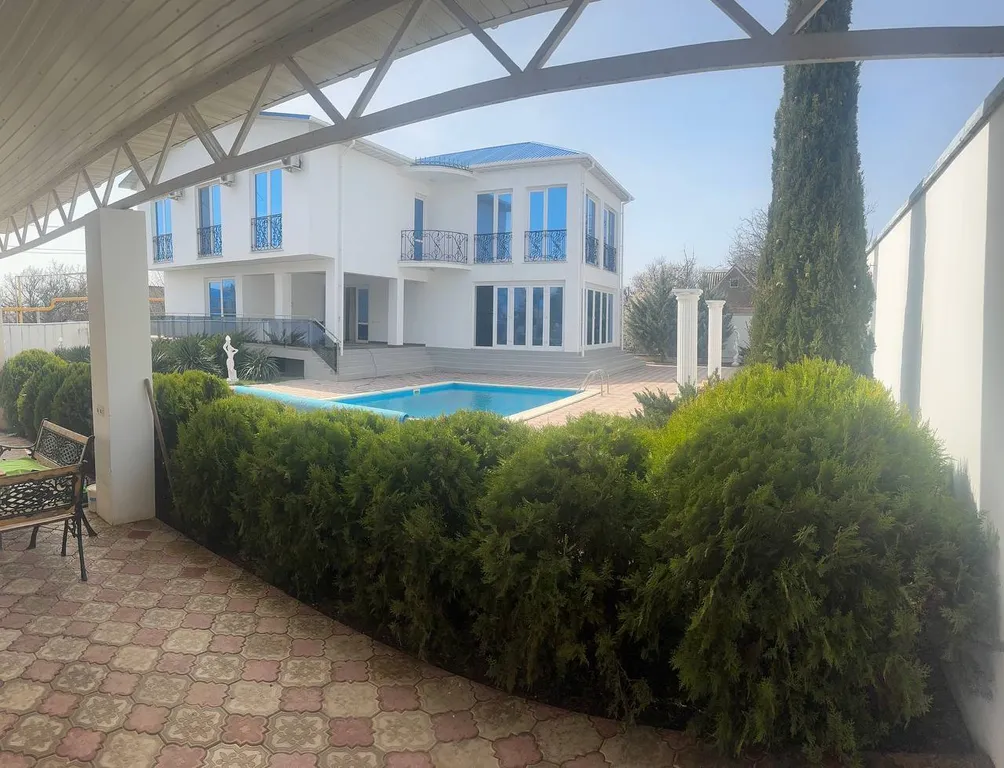 Дом Полюшко с бассейном