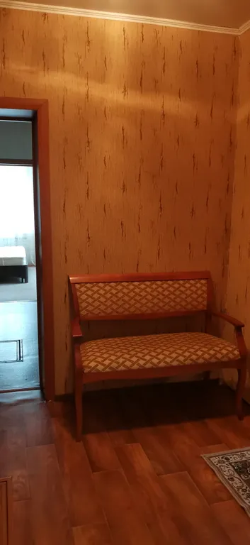 Уютный загородный дом с красивой благоустроенной территорией.