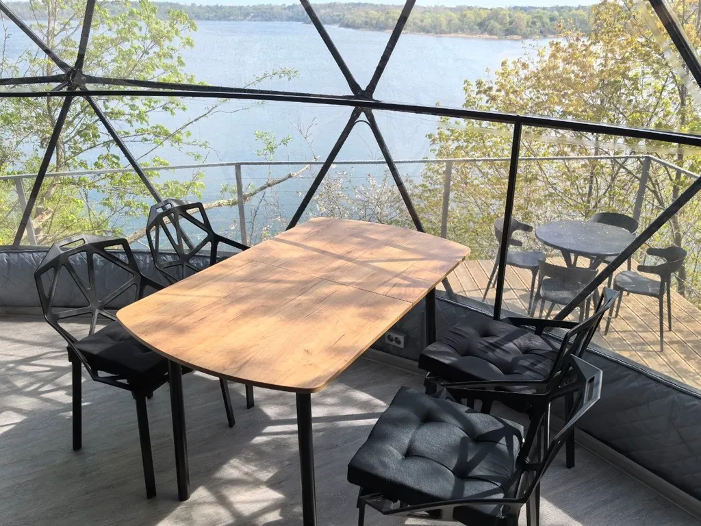 Купольный дом Атлантика с террасой и видом на озеро