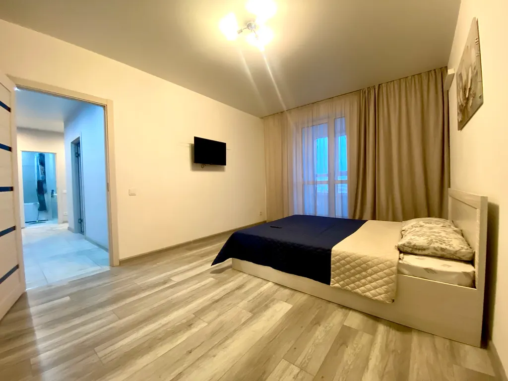 Панорамный огромный 2-х комнатный номер в новом ЖК, парковка