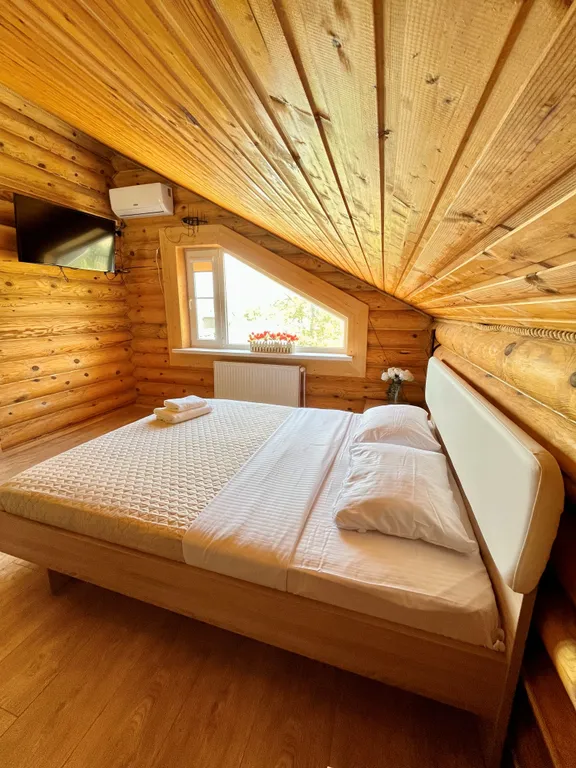 Уютный деревянный дом с видом на горы