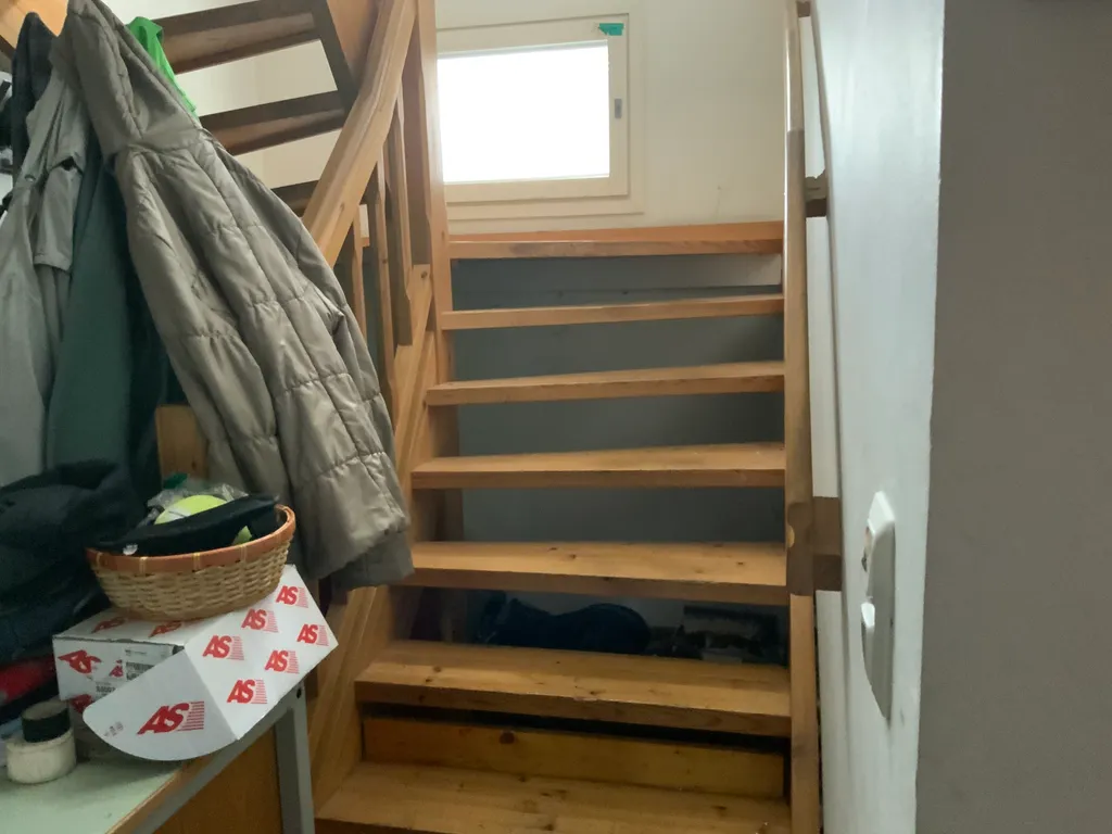 Уютный дом с камином рядом с центром