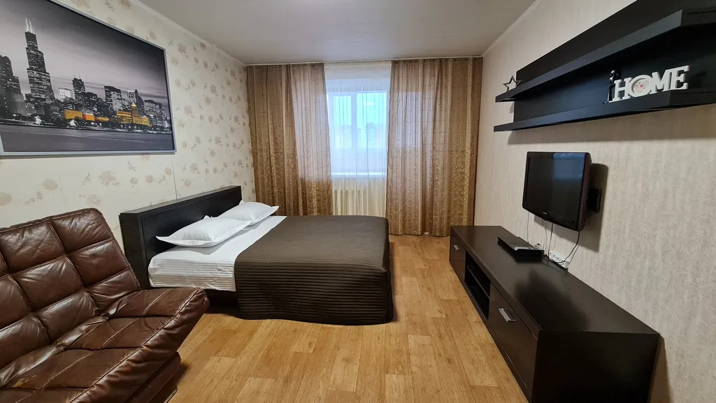 Светлая двухкомнатная квартира с евро ремонтом в многоэтажном доме