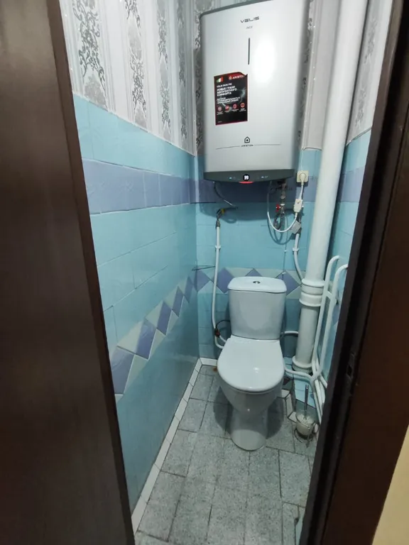 Чистая, скромная трёшка. С винтажной мебелью