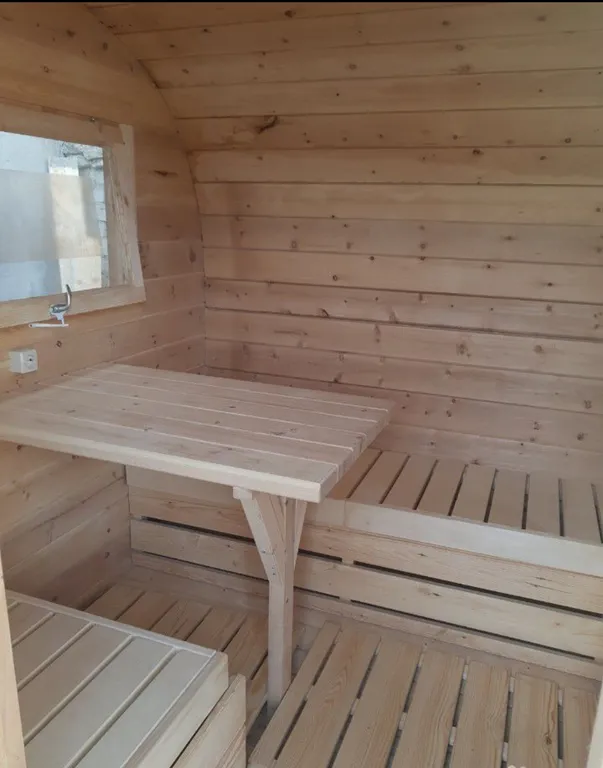 Дом с теплым бассейном и баней