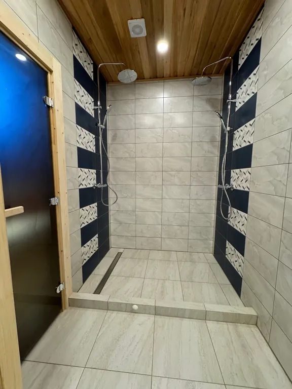 Большой дом у озера